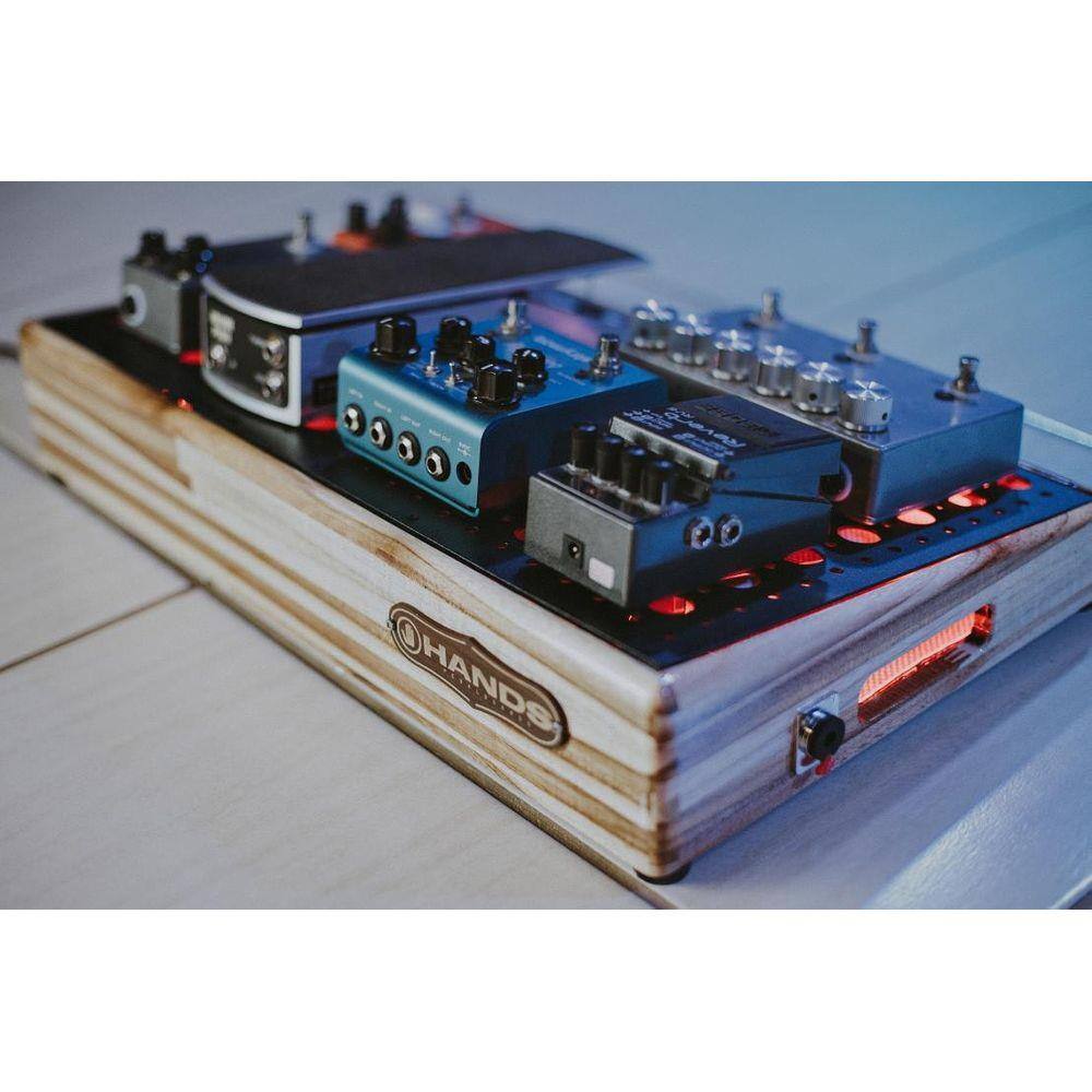 hands case pedalboard