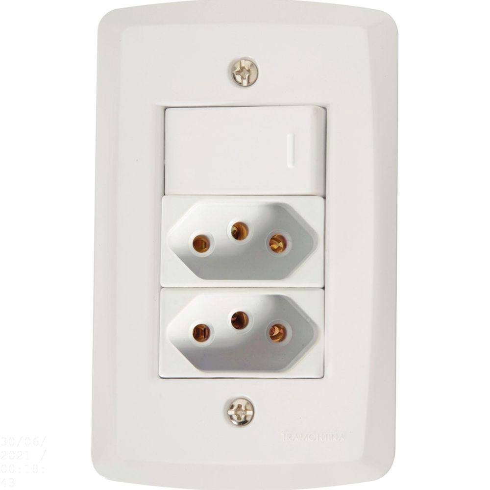 Conjunto 4x2 com 1 Interruptor Simples 10 A 250 V e 2 Tomadas 2P+T 10 A 250 V Tramontina Lux2 Branco Tramontina