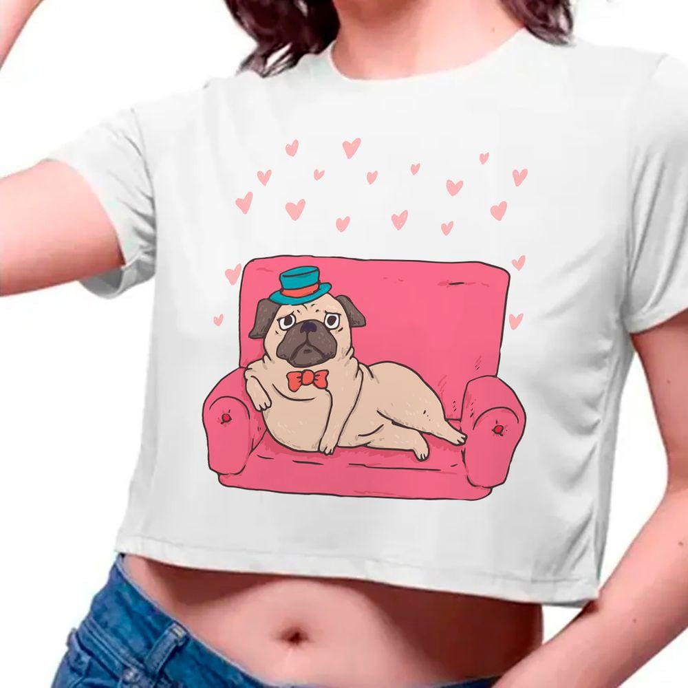 Cropped Infantil Cachorro Pug Deitado No Sofá Rosa