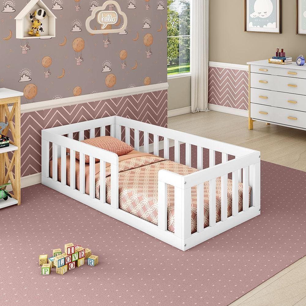 Mini Cama Montessoriana Giulia Madeira Maciça com Grade Branco - Casatema
