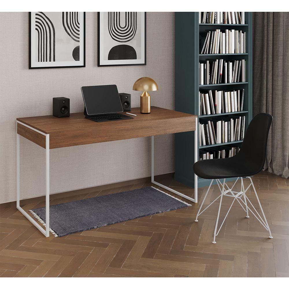 Escrivaninha Industrial Escritório Malta Canela 137X53Cm Com 1 Cadeira Preta Base Ferro Cor: Canela