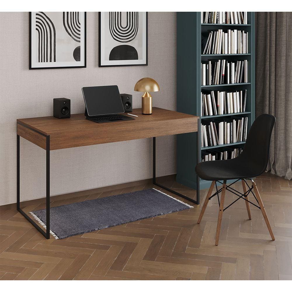 Mesa De Escritório Industrial Amêndoa 137X53Cm Base Ferro Preto Com 1 Cadeira Preta