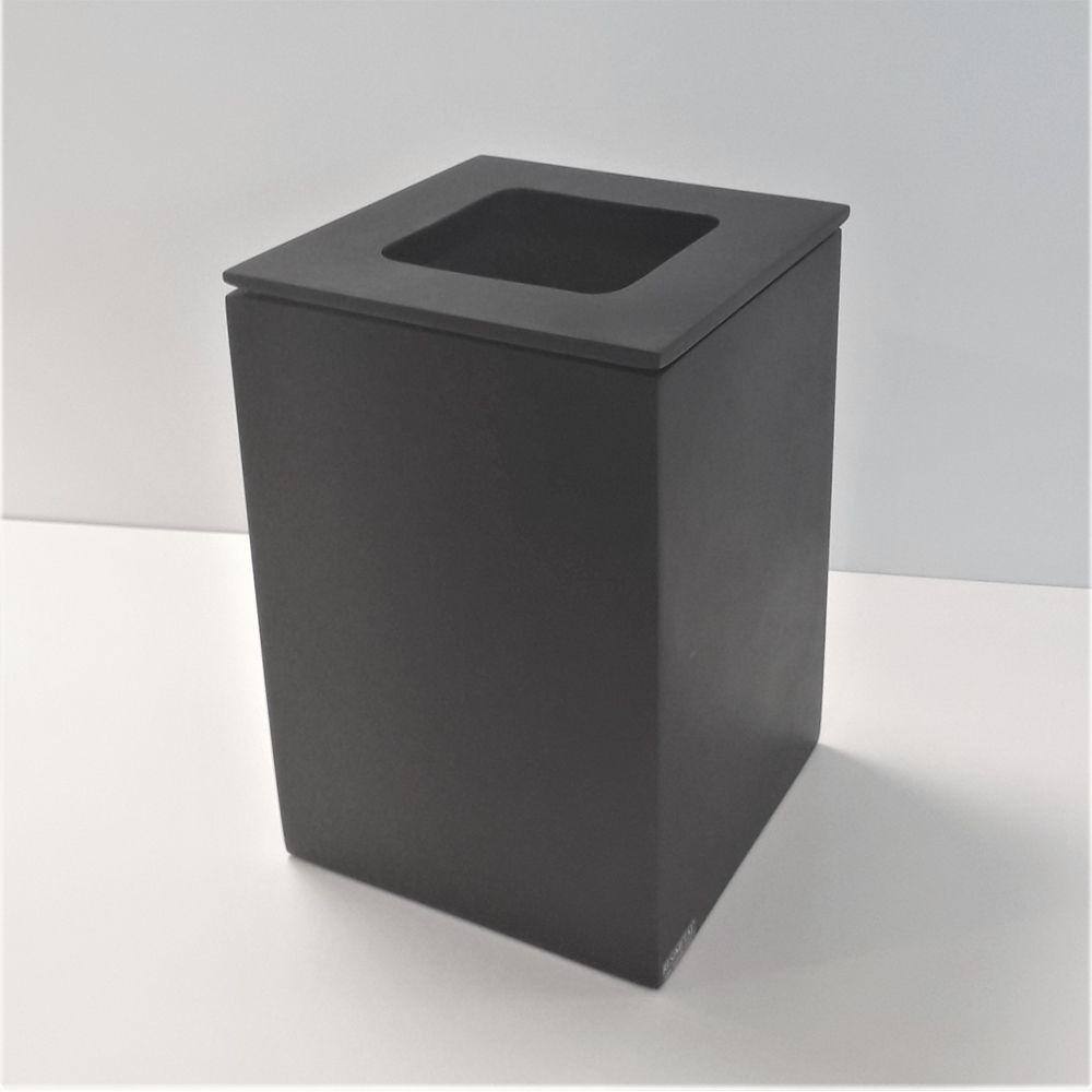 Lixeira Quadrada Vazada 5,5L Em Resina Preto Fosco