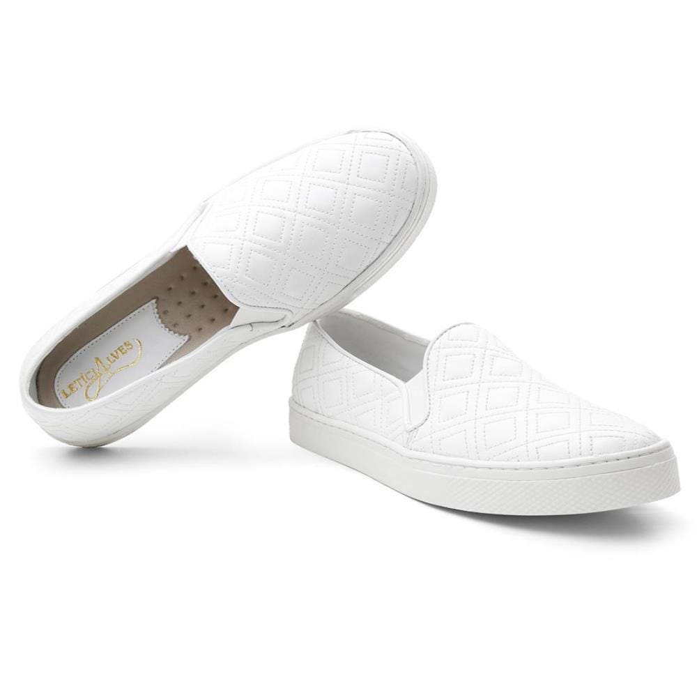 Tênis Slip On Feminino Couro Matelassê Conforto Versátil