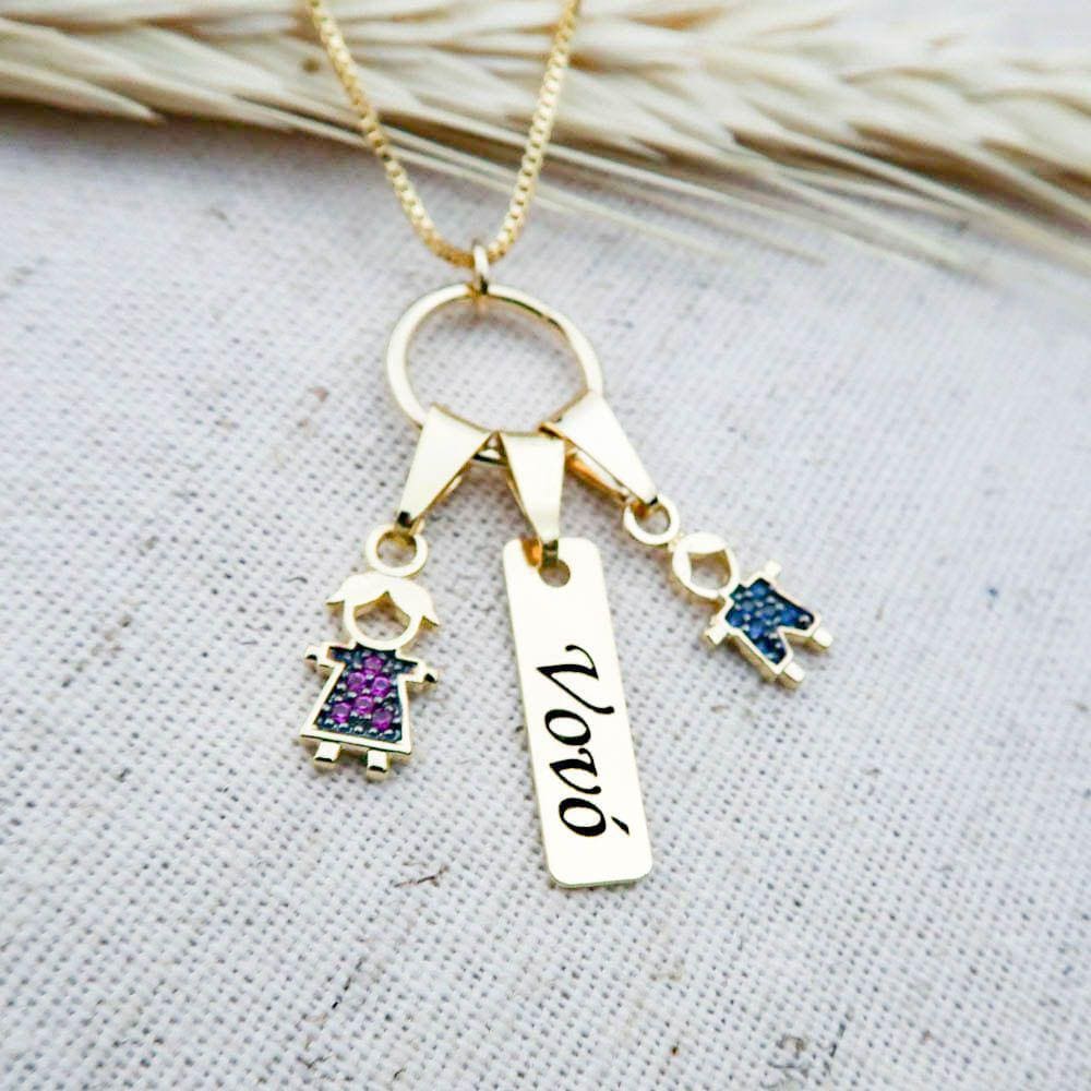 Colar Com Pingente Escrito Vovó E Dois Pingentes De Menino(a) Banhado Em Ouro 18k