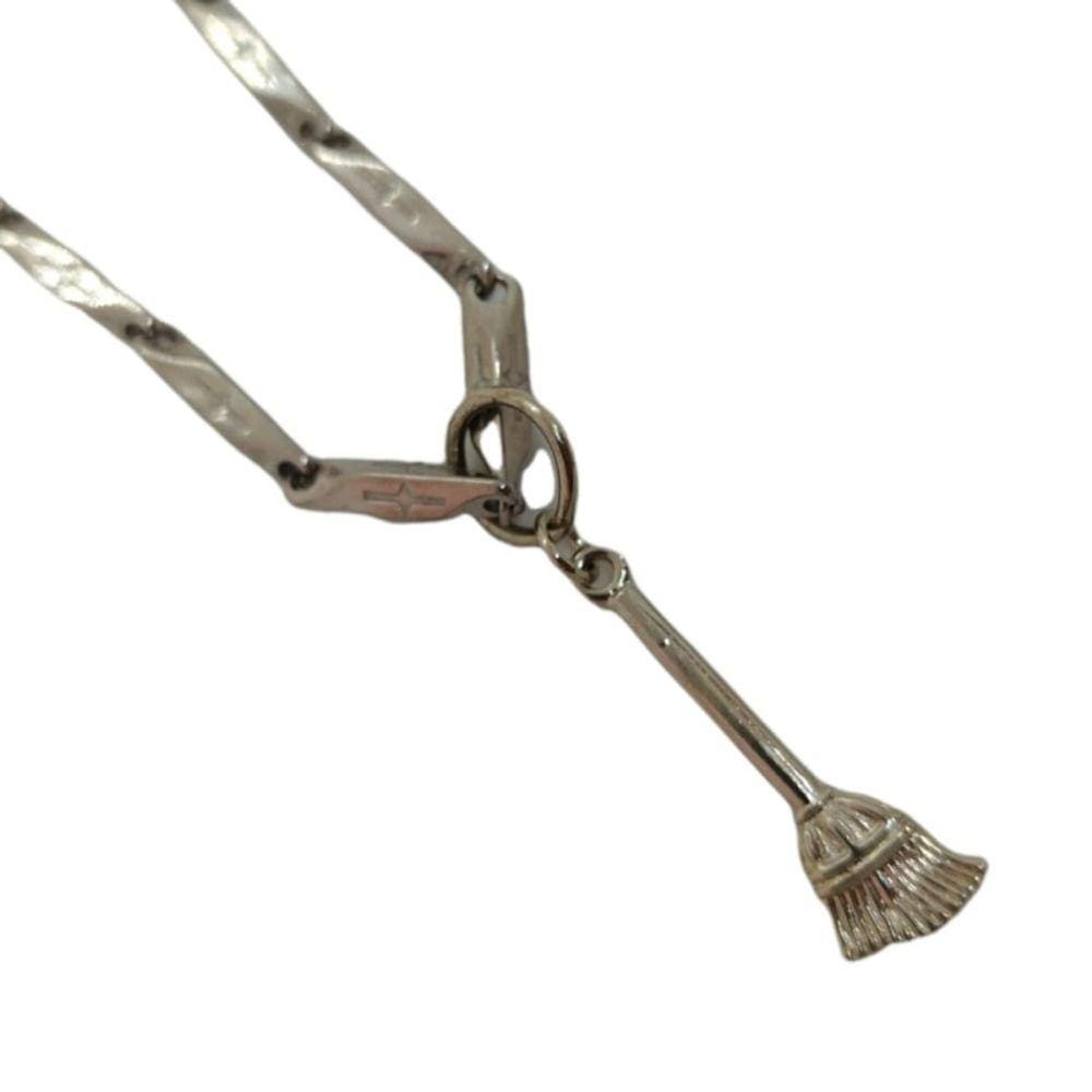 Corrente com Pingente Vassoura Niquelada 2,5 cm