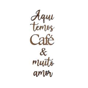 Aplique Frase Aqui Temos Muito Amor e Café 3cm altura- Jeito Próprio Artesanato