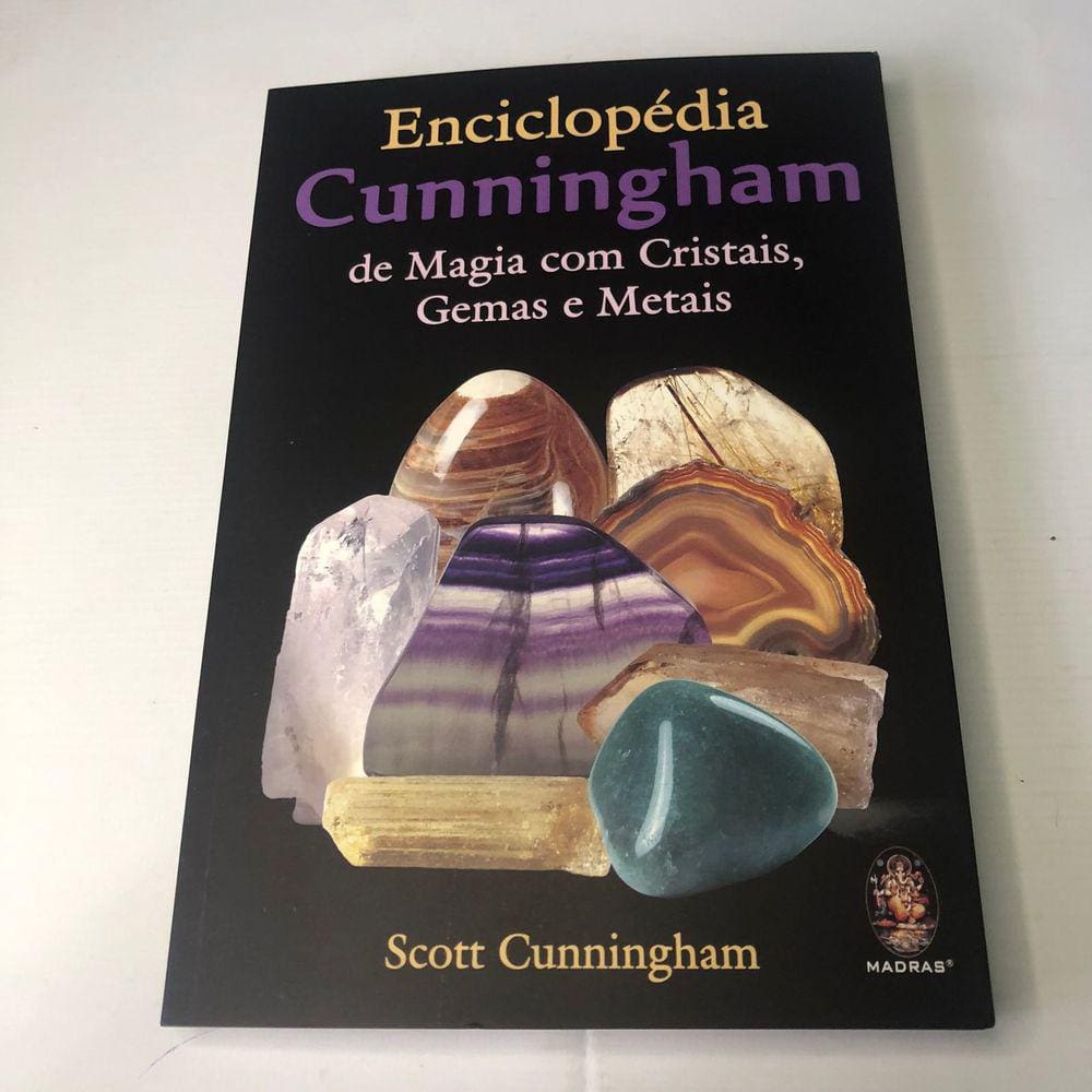 Enciclopédia Cunningham de Magia com Cristais, gemas e metais