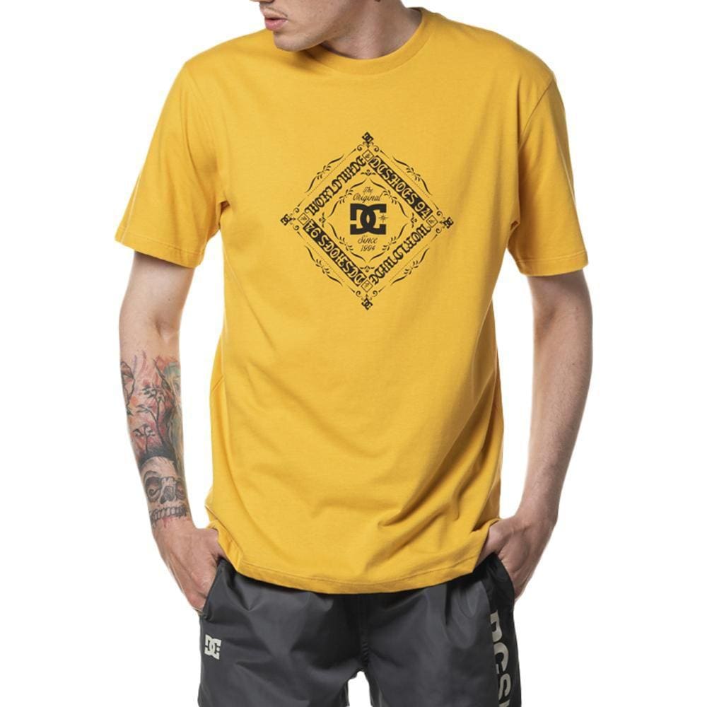 Camiseta DC Shoes Classic SM24 Masculina Amarelo