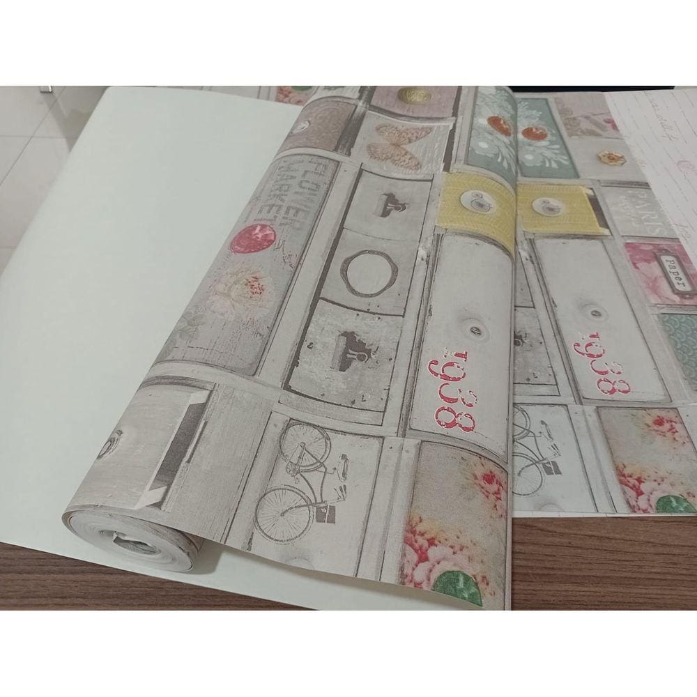 Papel de parede infantil menina gavetas