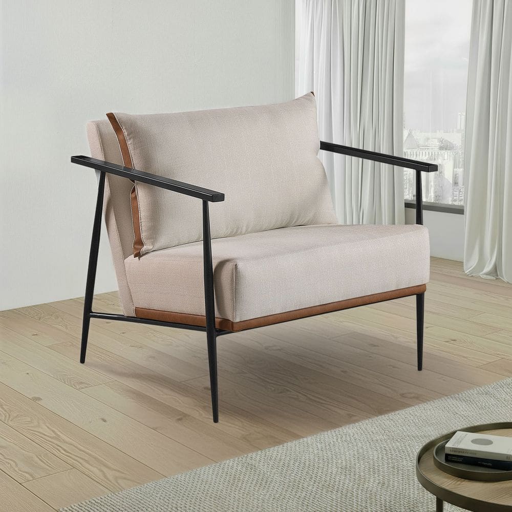 Poltrona em Estrutura de Metal, Estofada e Almofada Inclusa Ferco