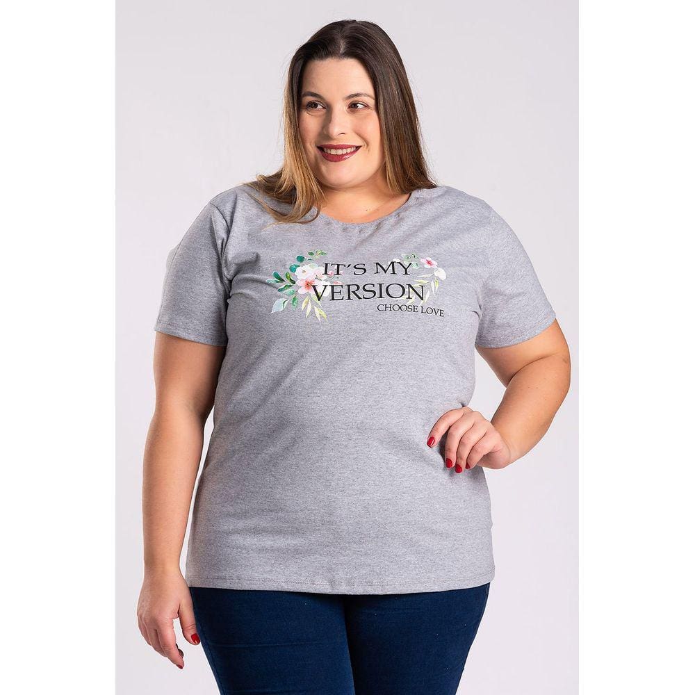 T-shirt Feminina Plus Size Algodão c/ Estampa ”It`s my version Choose lone” - Serena