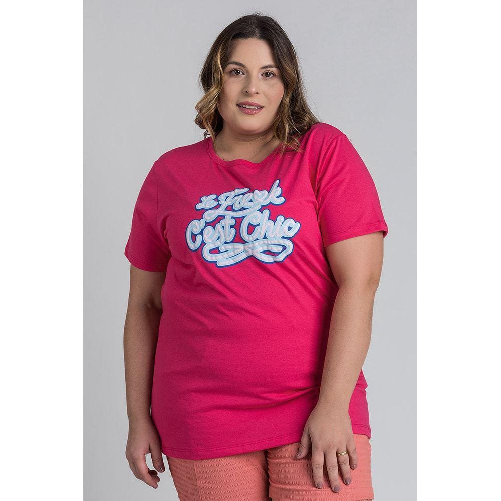 T-shirt Feminina Plus Size Malha Algodão Estampada "Le Freak C`est Chic" - Serena