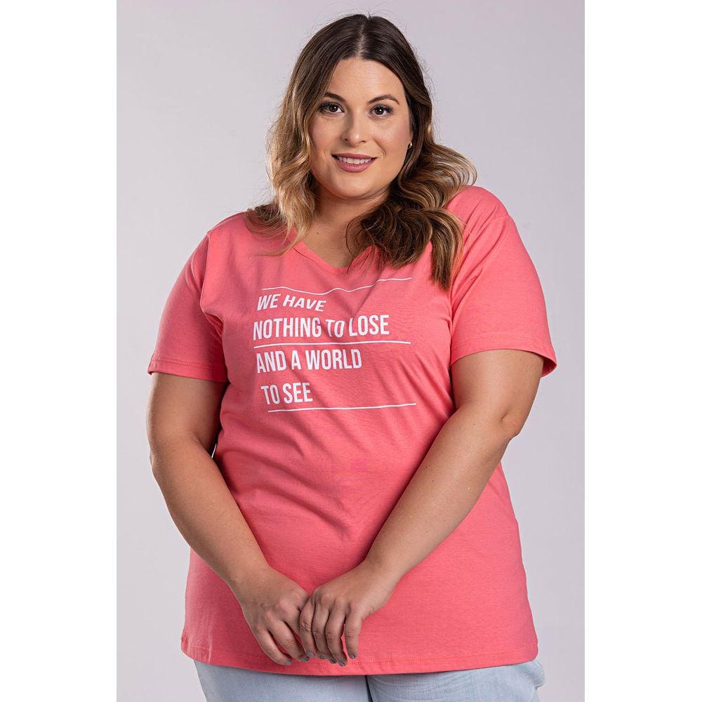 T-shirt Feminina Plus Size Estampada "We have nothing to lose and a world to see" - Serena