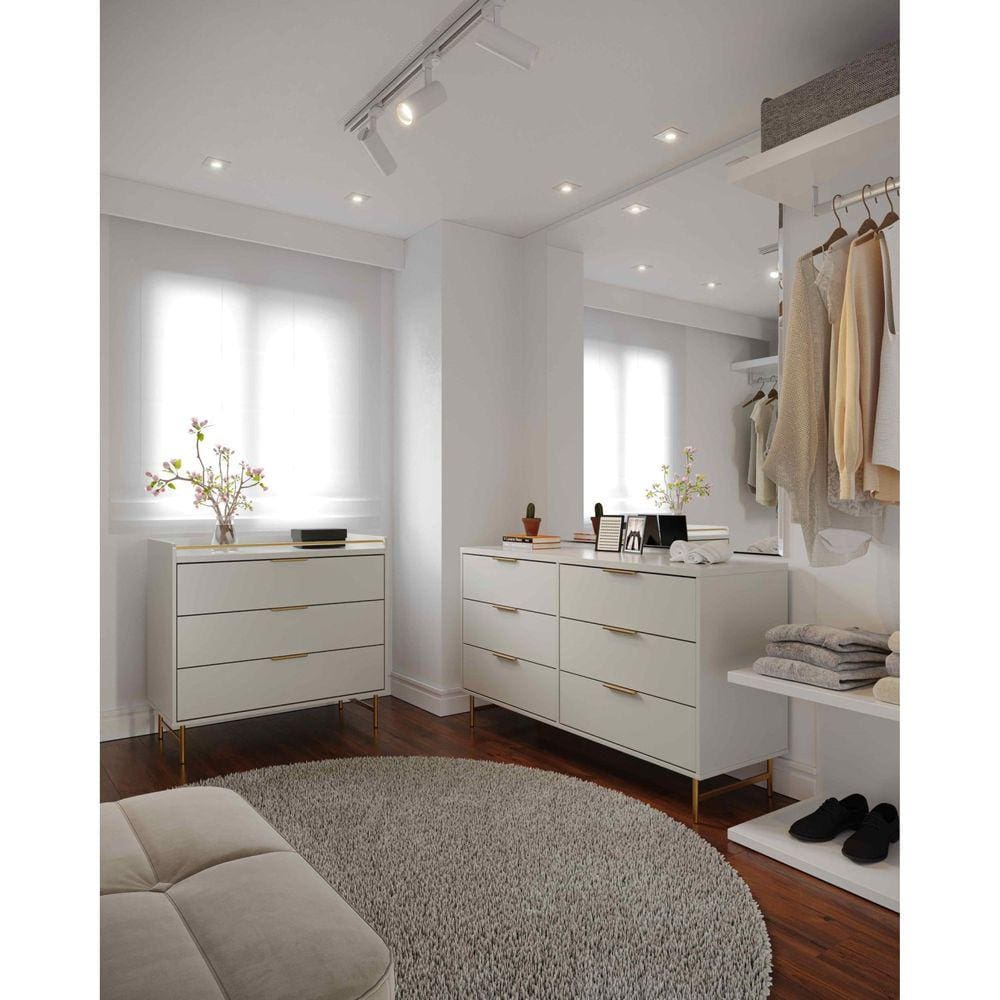 Cômoda Yves com Pés Metalizados em Aço Carbono 1.35 Off- White Fosco/ Dourado