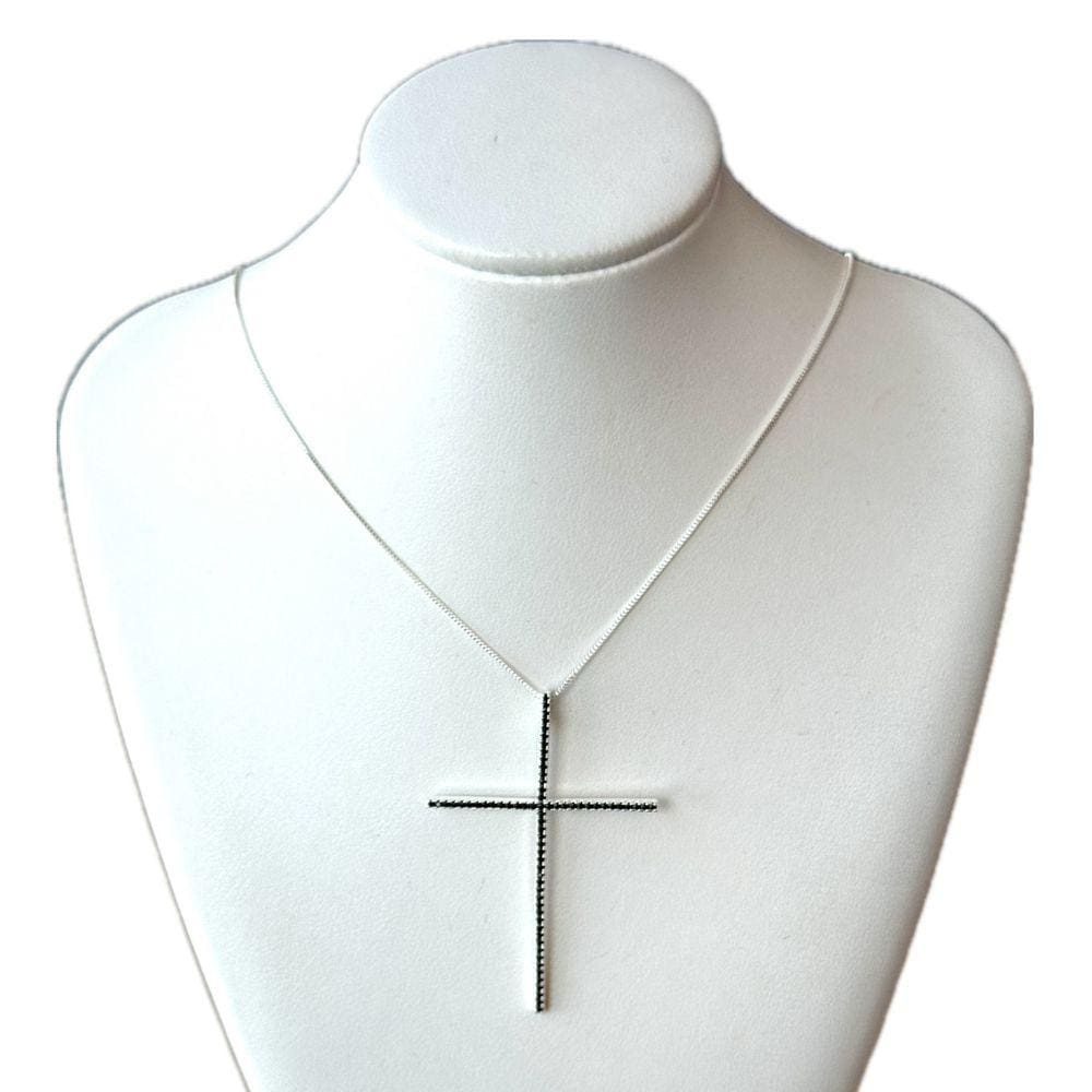 Colar Crucifixo Cravejado Zircônias Pretas Banhado a Prata