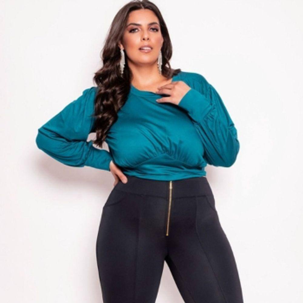 Blusa Plus Size Lisa Manga Longa