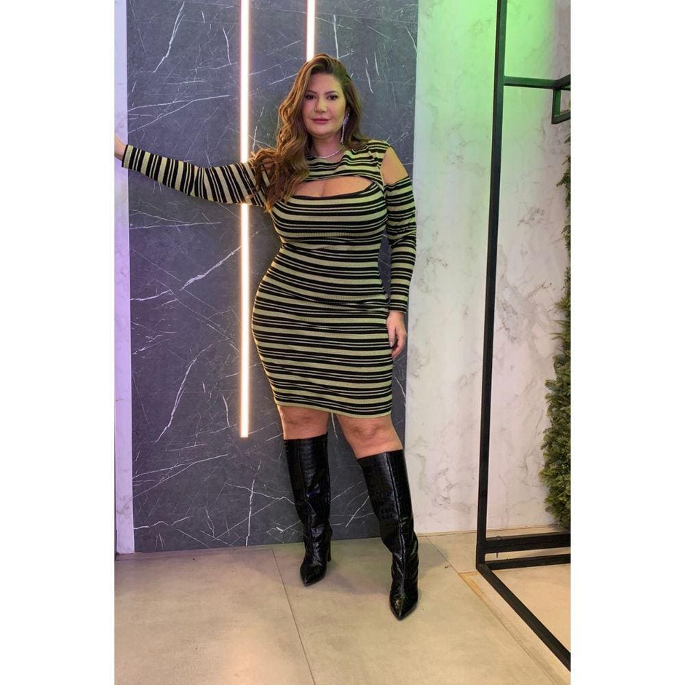 Vestido Plus Size Listrado Manga Longa