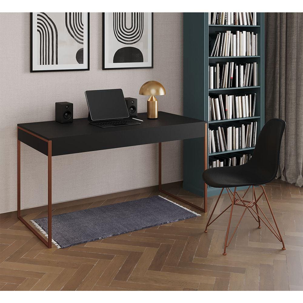 Escrivaninha Industrial Escritório Preta 137x53cm Malta com 1 Cadeira Eames Eiffel Preta Base Cobre