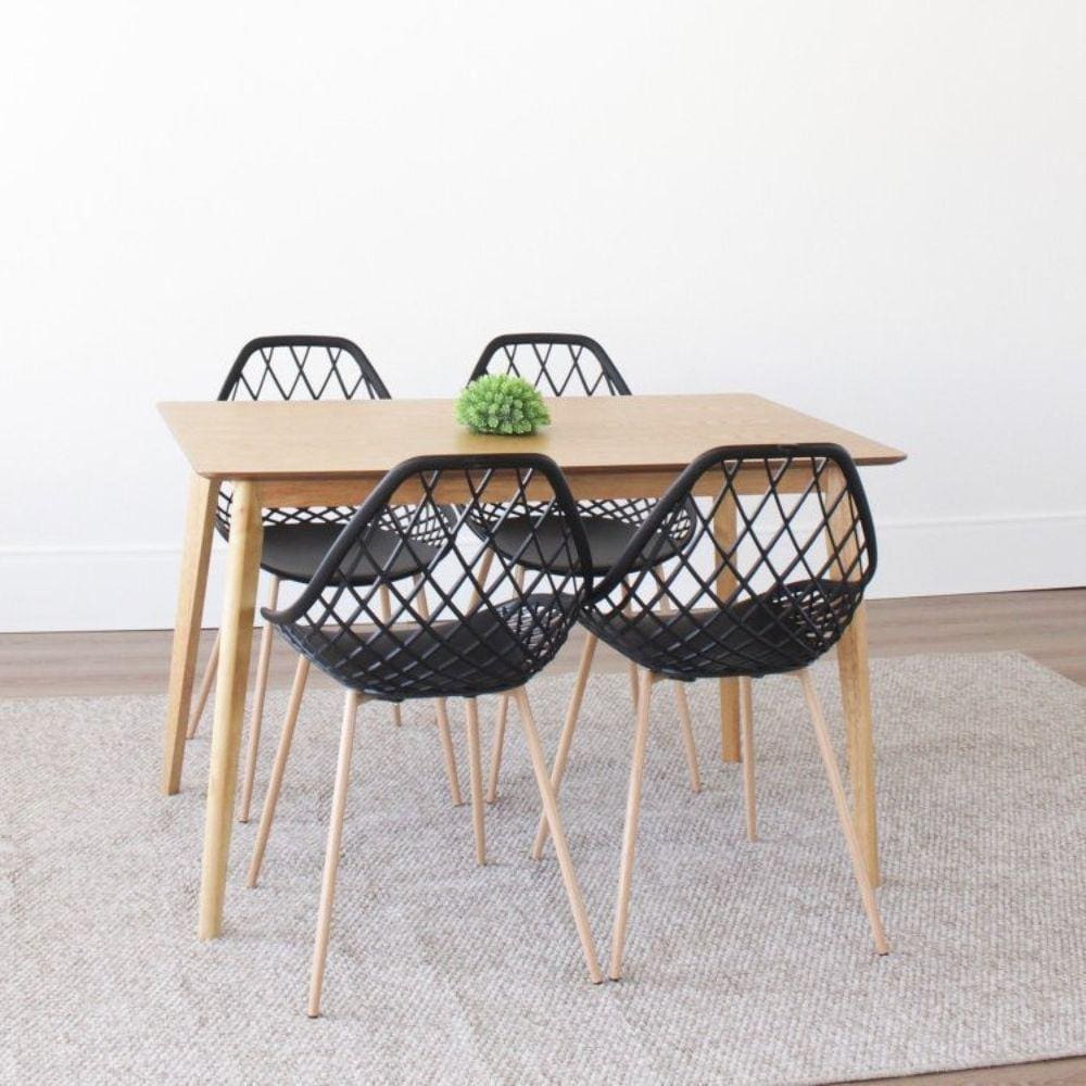 Conjunto Sala de Jantar Mesa 120x75cm Finlândia com 4 Cadeiras Cloe Base Aço Rivatti Preto