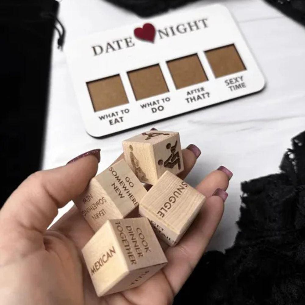 Date Night Dice Set Hopeup para casais, cor de madeira