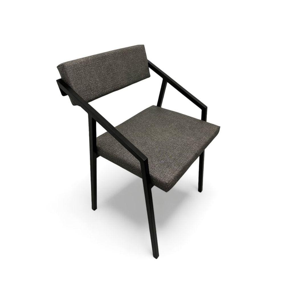 Cadeira Zenite Estofada Cinza Metalon Preto