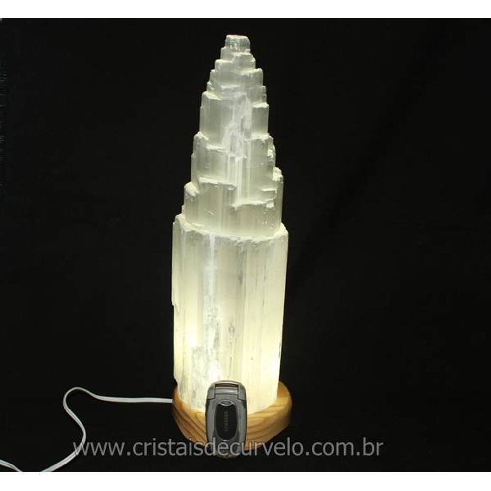 Luminária Torre de Selenita Branca Entalhada na Pedra LS5784