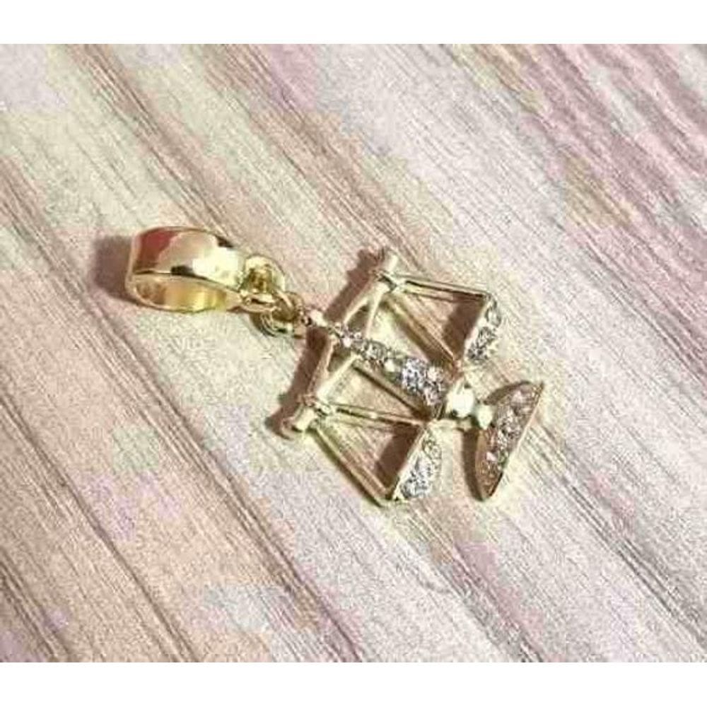 Berloque Pingente Balança Direito Advogada Folheado Ouro 18K