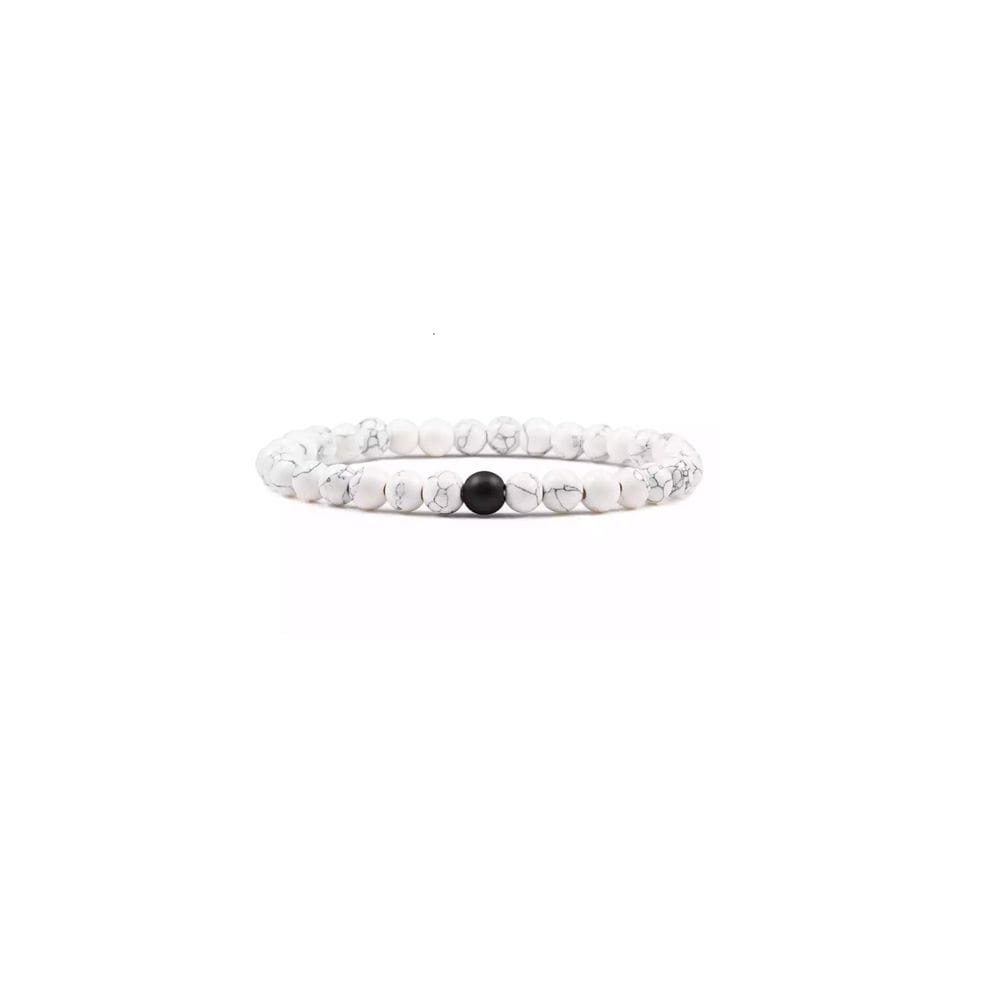 Pulseira ajustável com pedras brancas preciosas