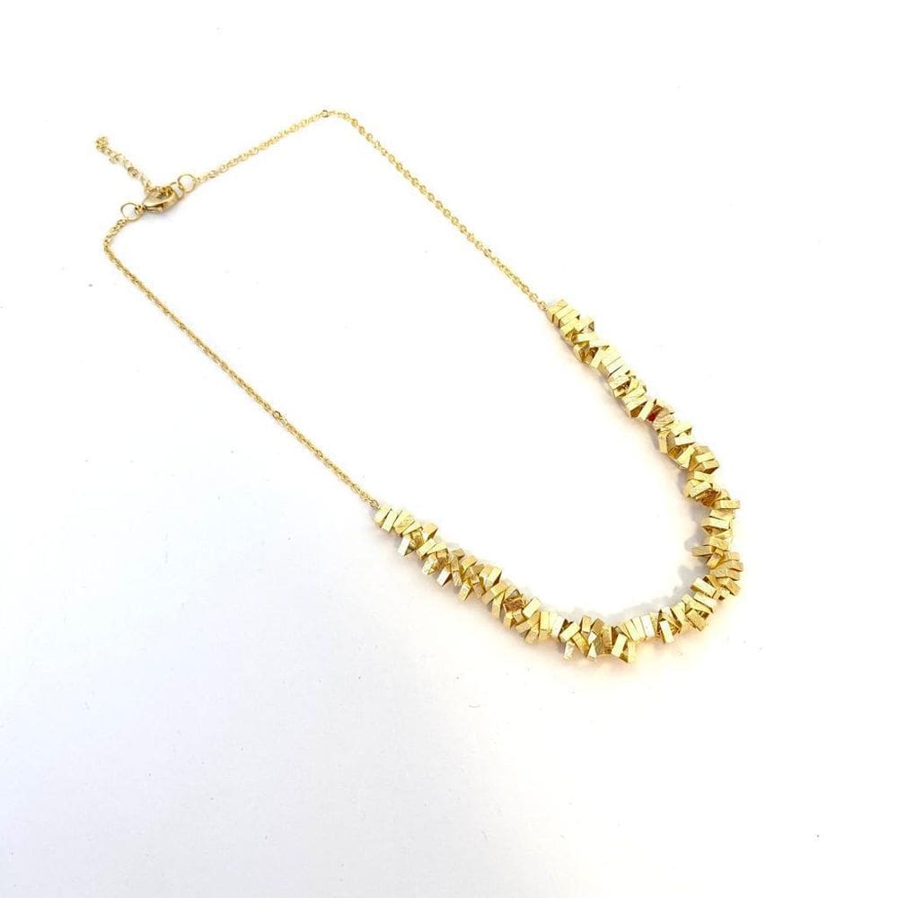 Colar exclusivo todo feito a mão com banho de ouro