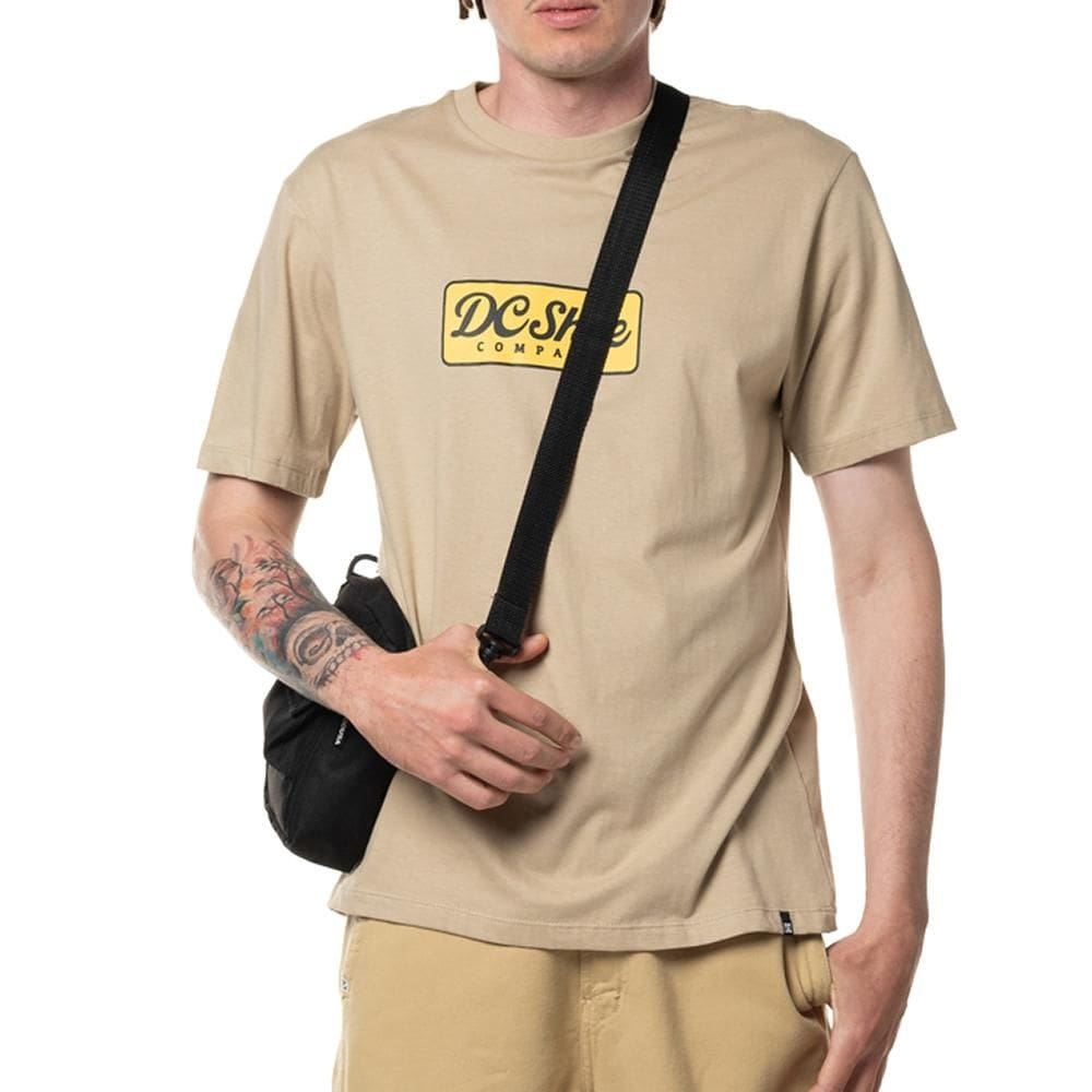Camiseta DC Shoes Happy Hour SM24 Masculina Caqui