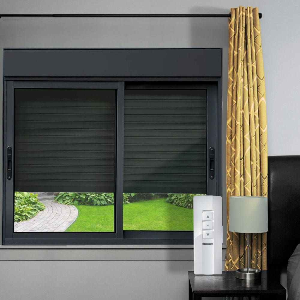 Janela Elite 2 Folhas Moveis com Persiana Integrada Correr com Motor e Controle Remoto 140 X 200 Vidro Liso Preto