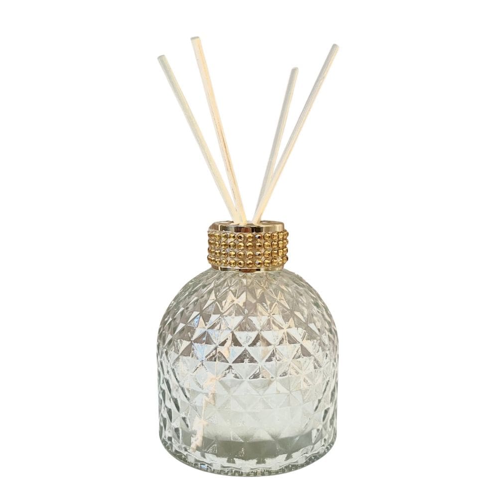 Difusor dourado de vidro trabalhado com detalhe pedrarias