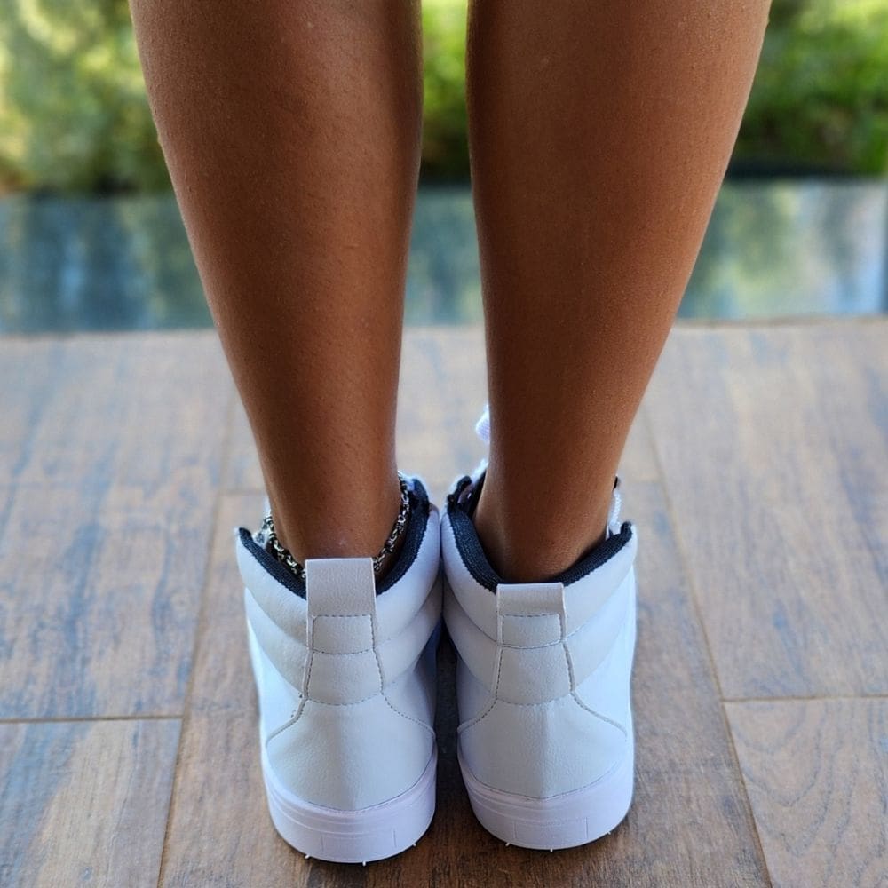 Bota Feminina Branca Estilo Academia Com Solado De Borracha Antiderrapante. Tenis Feminino Casual.