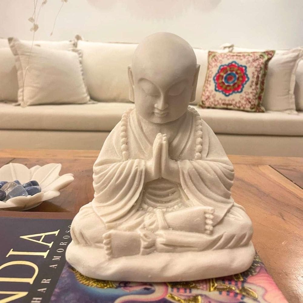 Escultura Monge Em Oração De Pó De Mármore 16Cm