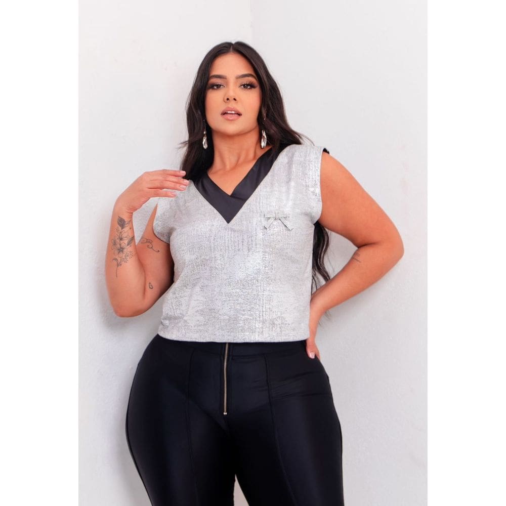 Regata Feminina Plus Size Decote V