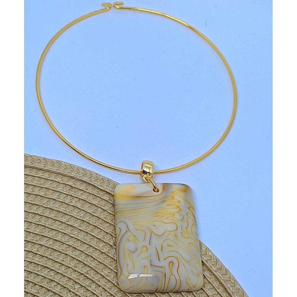 Gargantilha Choker Aro Liso Rigido Folheado a Ouro Dourado Antialérgico com Pingente Retângulo Resinado Tendência Luxo