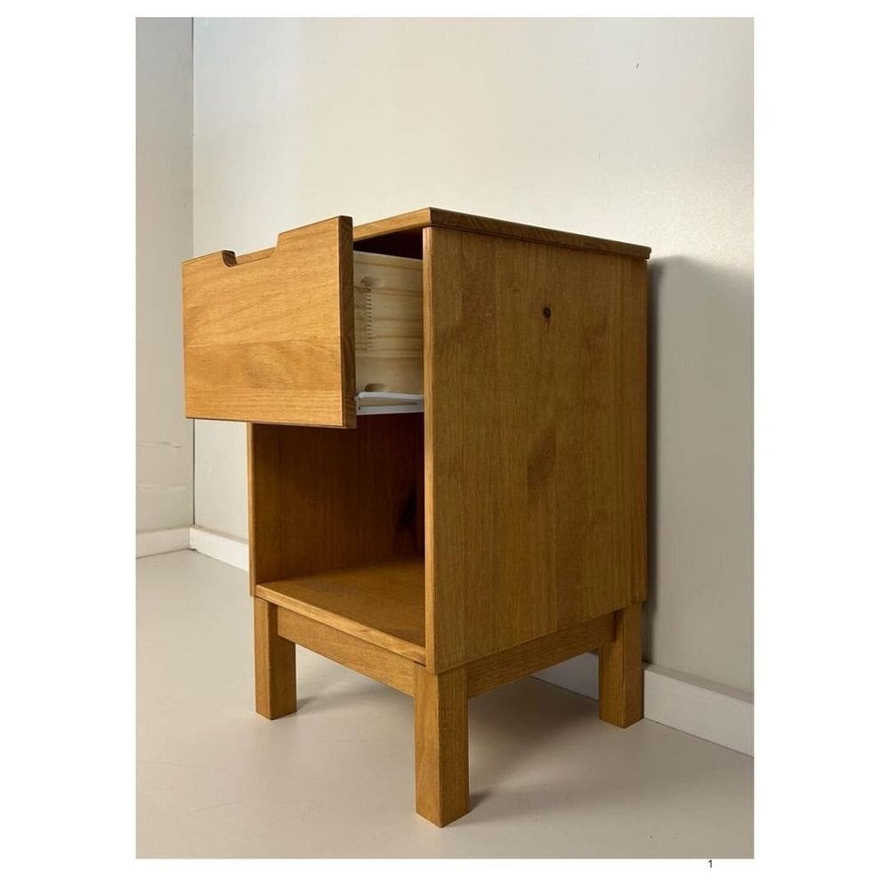 Mesa de Cabeceira com 1 Gaveta no Acabamento Cera Natural com Toque Acetinado / Coleção Acapulco Cera natural