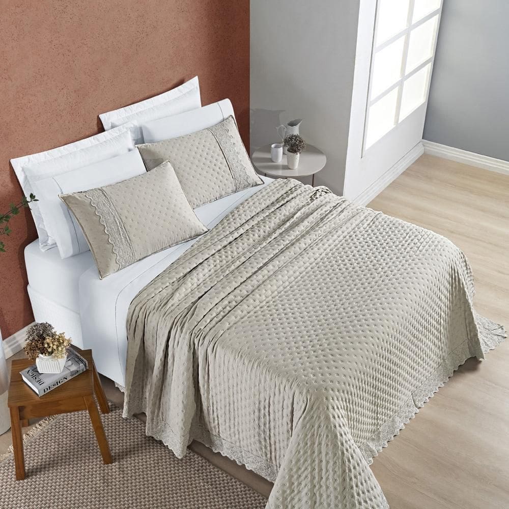 Colcha Cobre Leito Queen 3 Peças Com Bordado 200 Fios Taupe