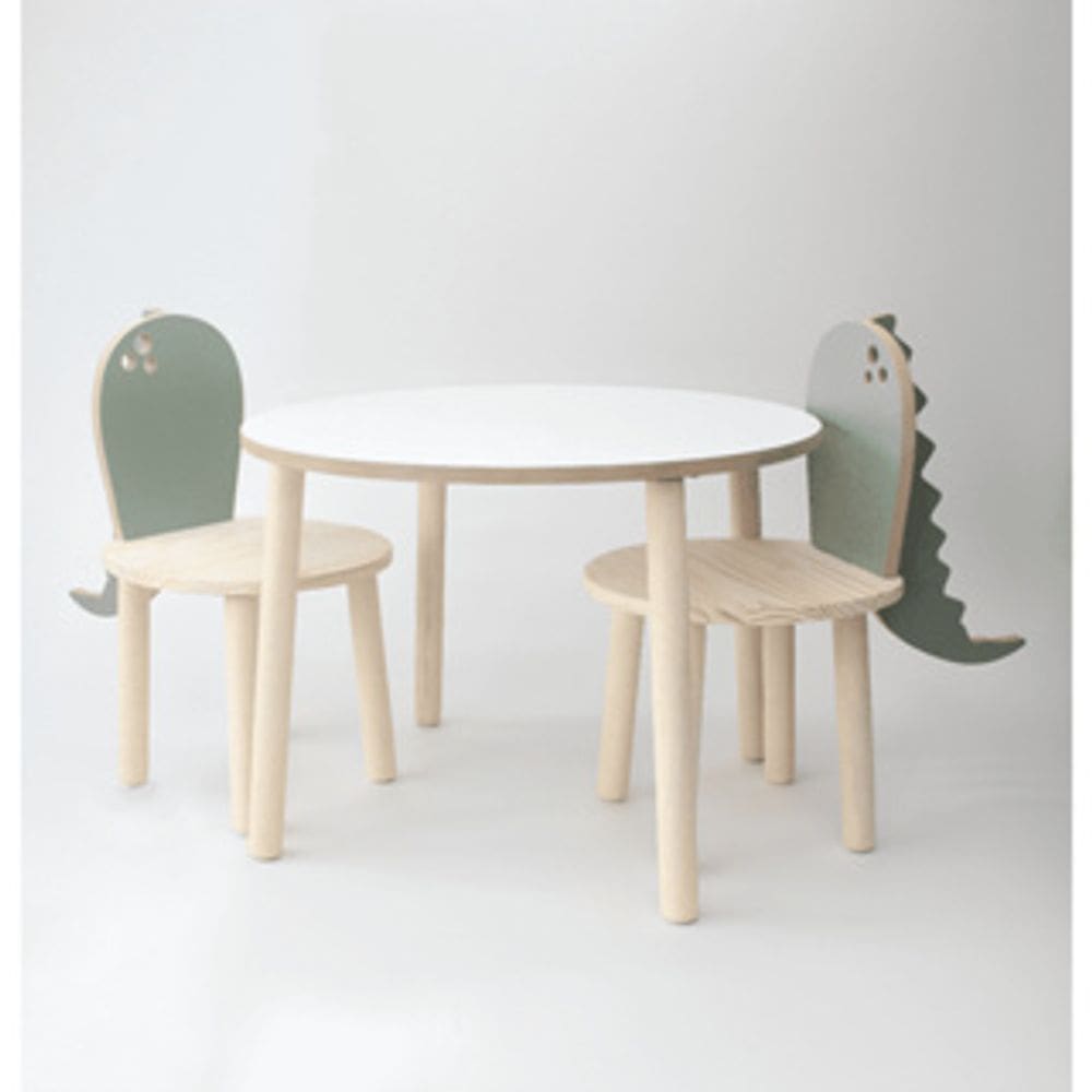 Mesa com duas cadeiras dinossauro.