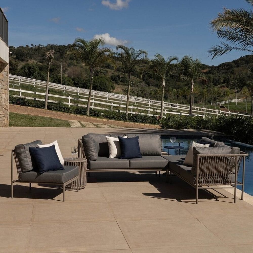 Conjunto Jardim 2 Chaise 1 Sofá 1 Puff 1 Mesinha 1 Champanheira Refúgio Cabecasa Madeiramadeira Champanhe/Cinza Mesclado
