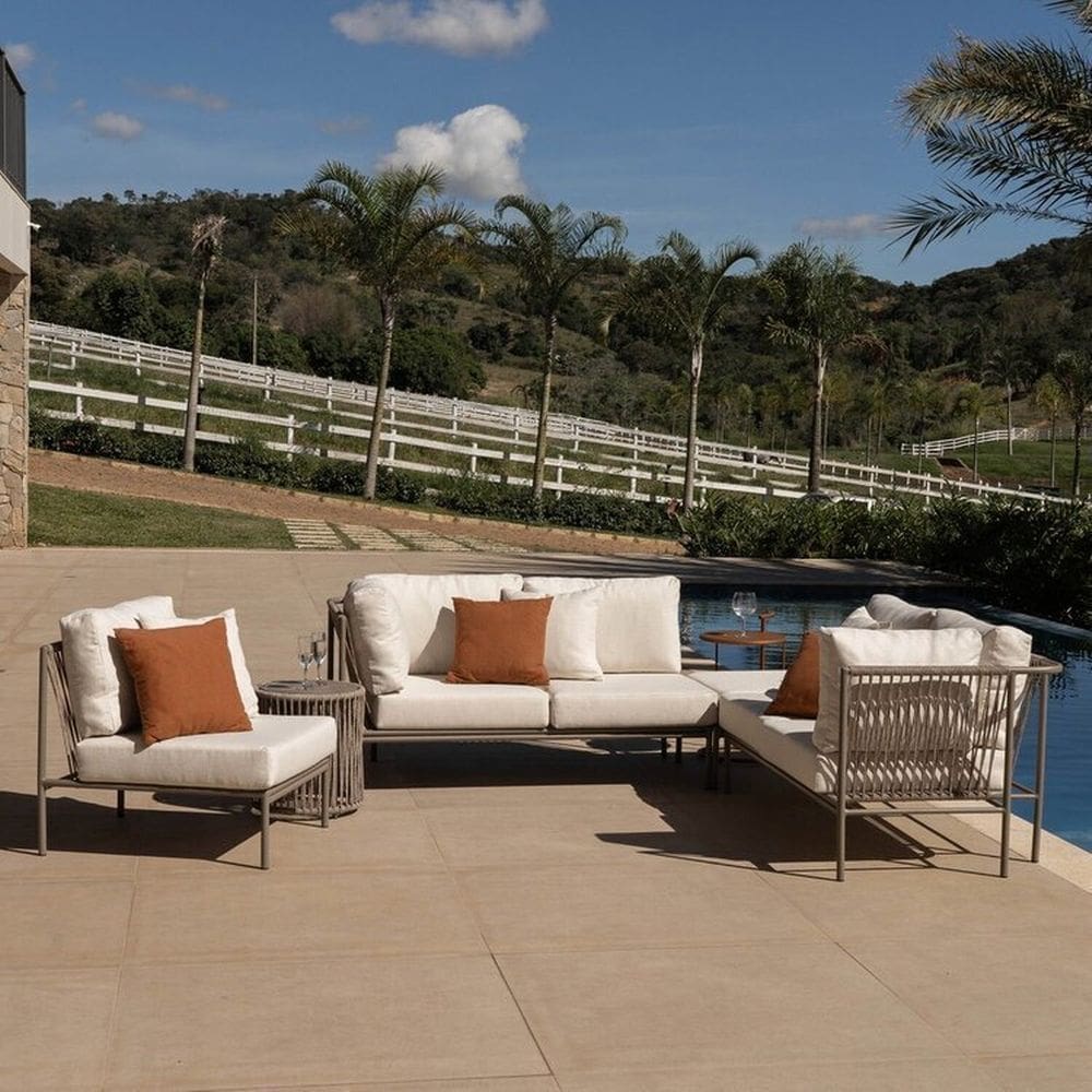 Conjunto Jardim 2 Chaise 1 Sofá 1 Puff 1 Mesinha 1 Champanheira Refúgio Cabecasa Madeiramadeira Champanhe/Quaker areia