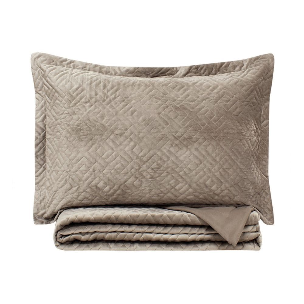 Kit Colcha Casal 3 Peças Cobre Leito Le Mans 2,20 x 2,40m C/ Porta Travesseiros