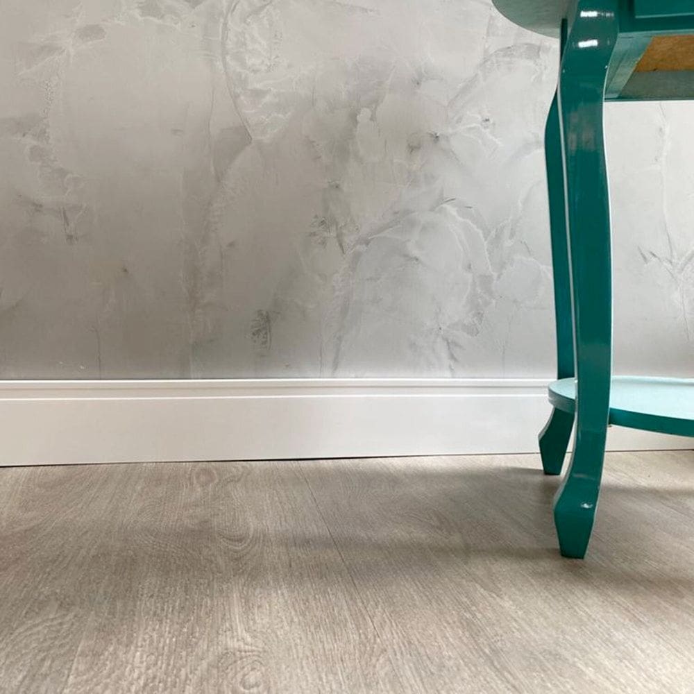Rodapé de Poliestireno 12cm X 15mm Frisado Metro Linear- Gr120f - Barra com 2,40ml - caixa com 2,4 Unidade - Branco
