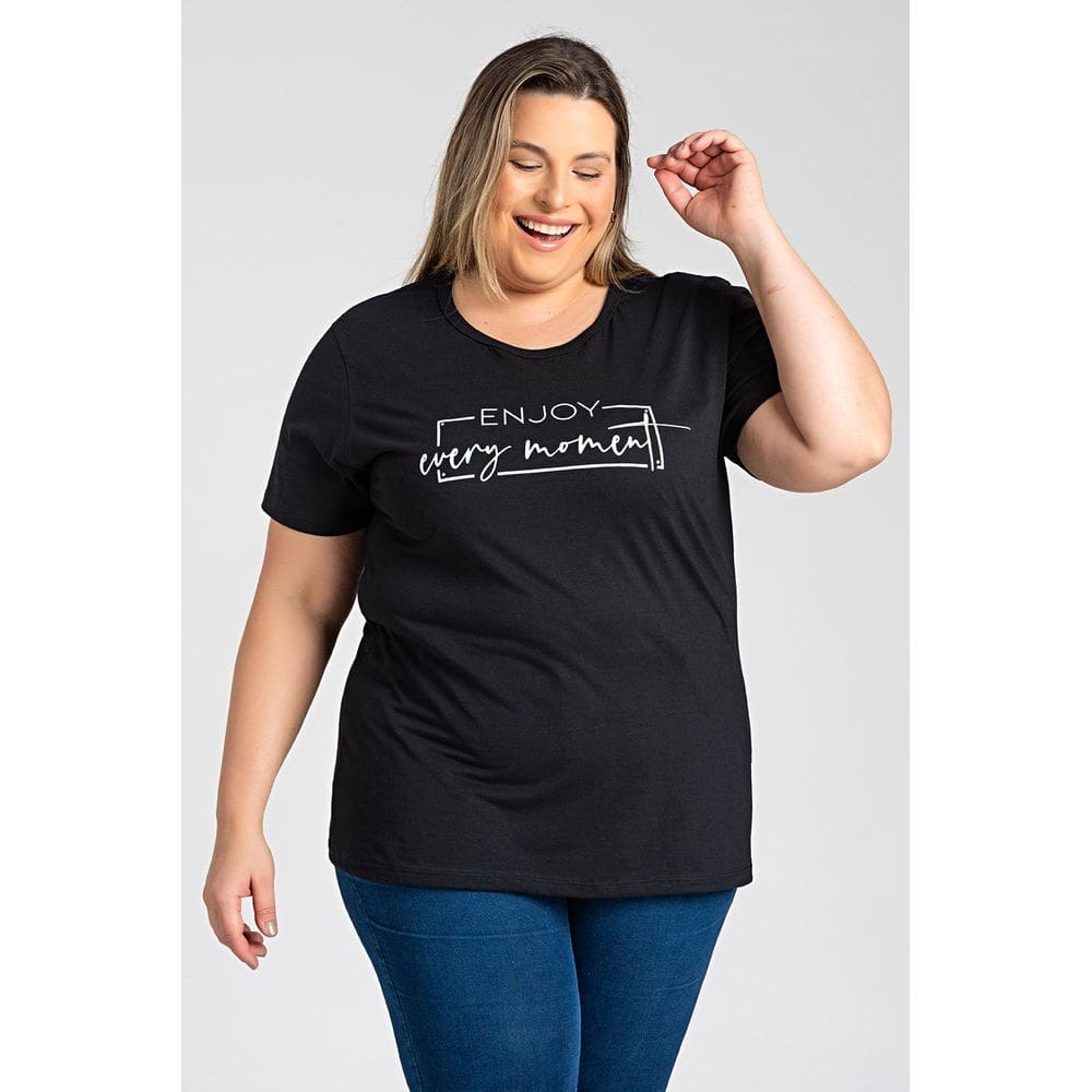 T-shirt Feminina Plus Size Malha Algodão Estampada \"Enjoy\" - Serena