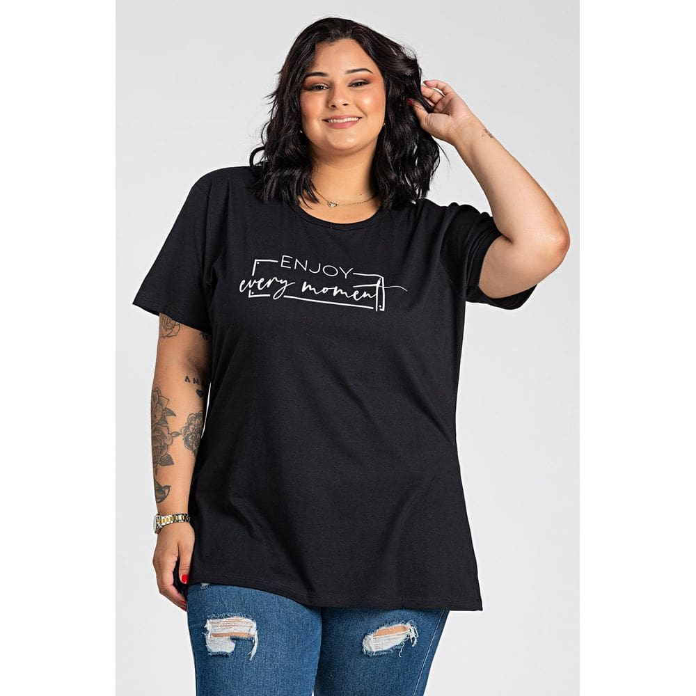 T-shirt Feminina Plus Size Malha Algodão Estampada "Enjoy" - Serena