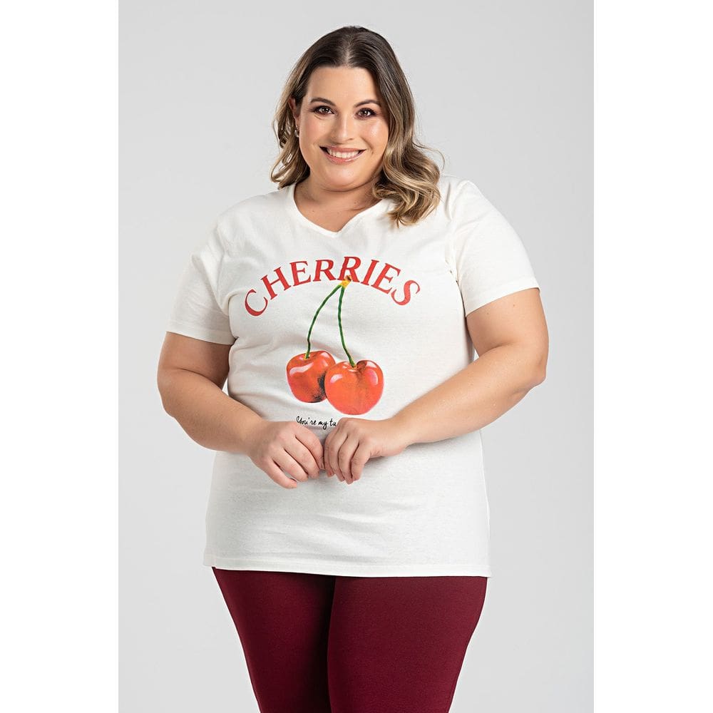 T-shirt Feminina Plus Size Malha Algodão Estampada \"CEREJA\" - Serena