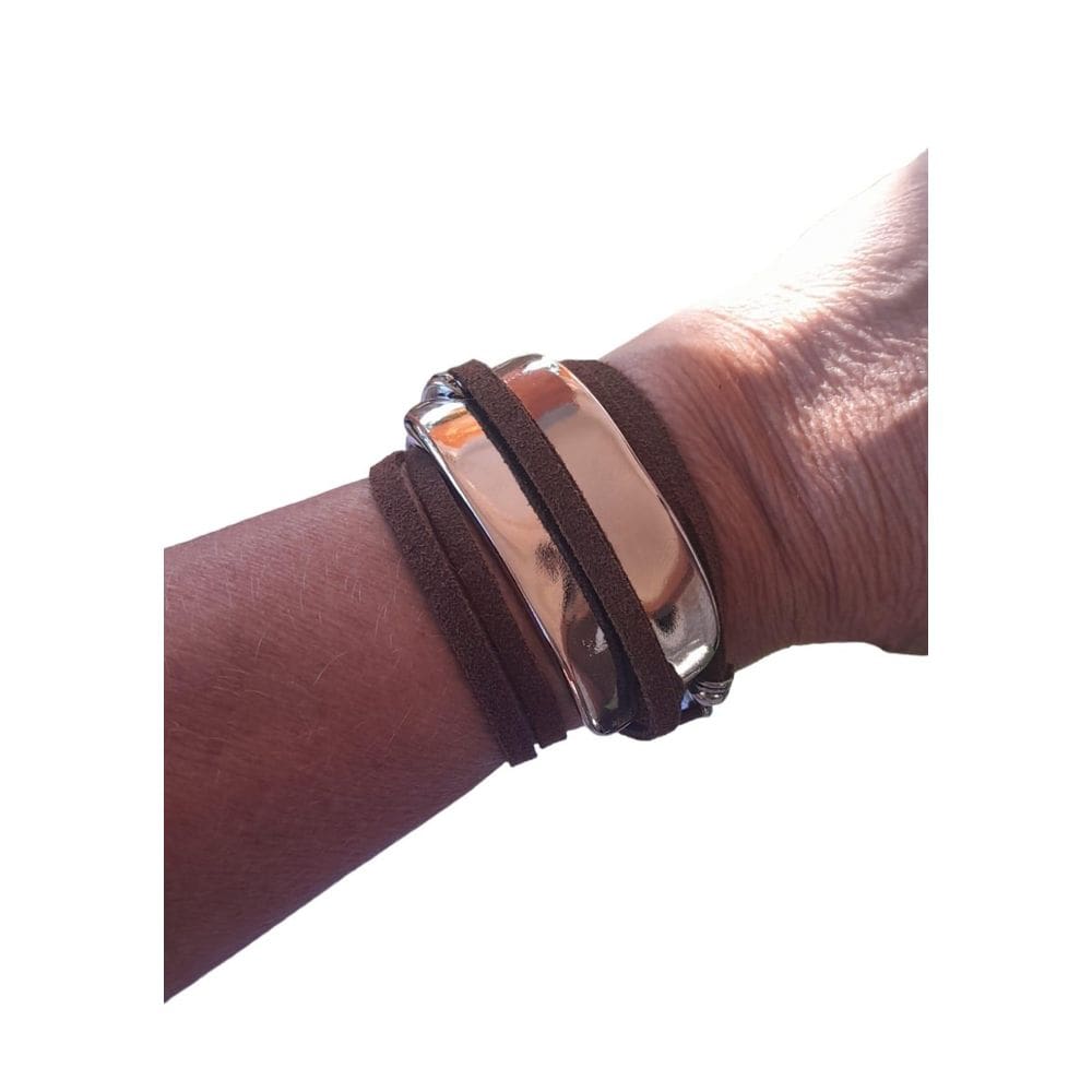 Pulseira de camurça com base em metal (Olivia)