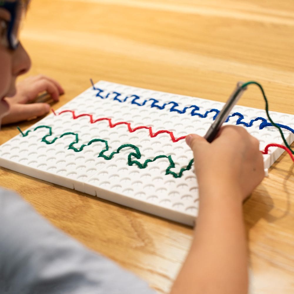 Conjunto de 2 Threading Boards SPARK & WOW Calm Down para crianças