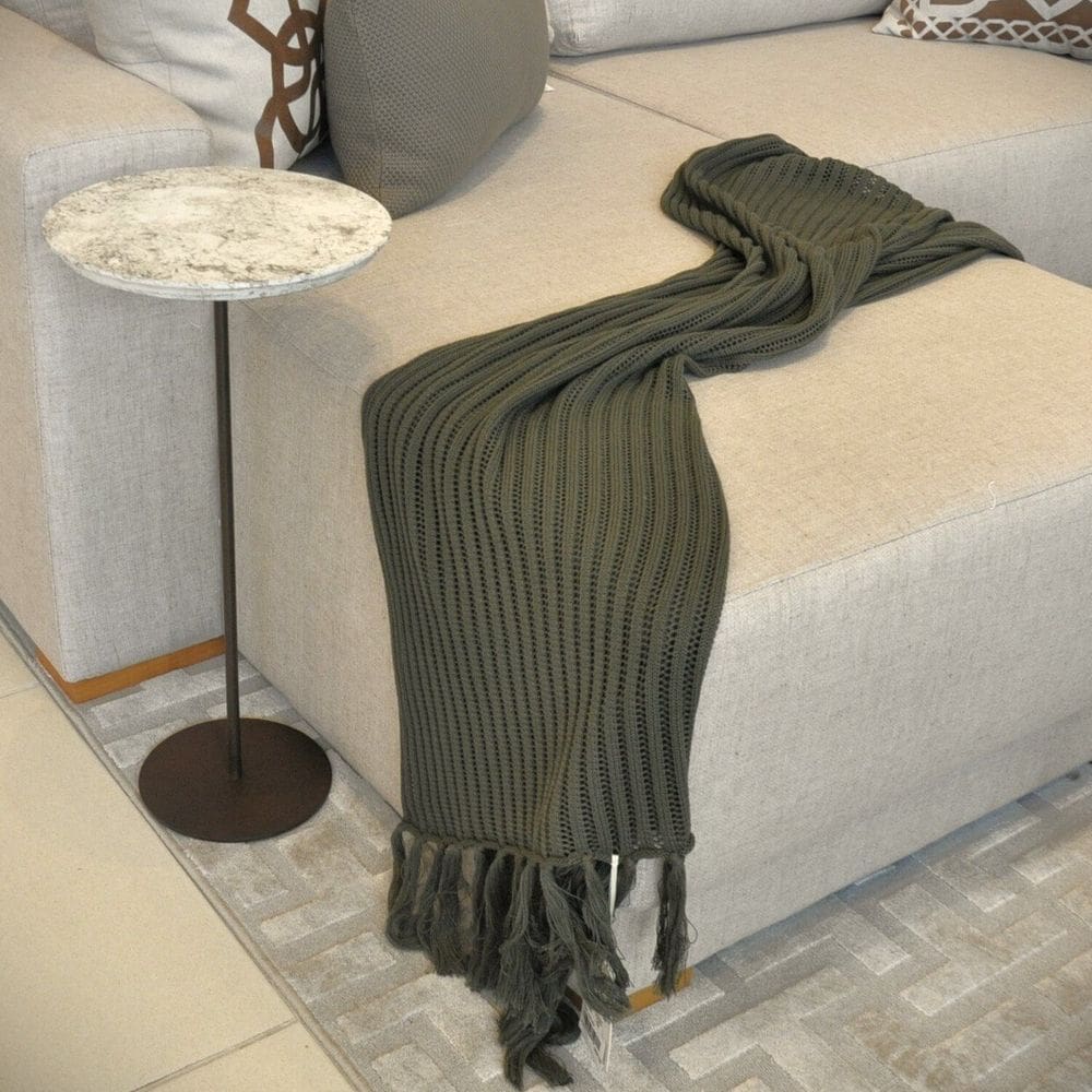 Mesa Lateral NORINA - MÉDIA, tampo redondo Imerso e base Aço Corten. Tampo Marmorizado Imerso e Base Aço Corten.